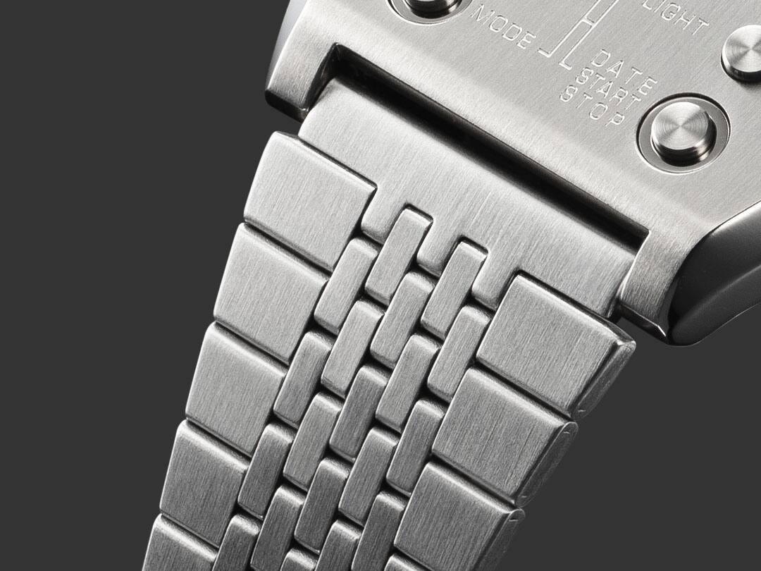 Nahaufnahme des silbernen Edelstahlarmbands der A1100D-1 Armbanduhr