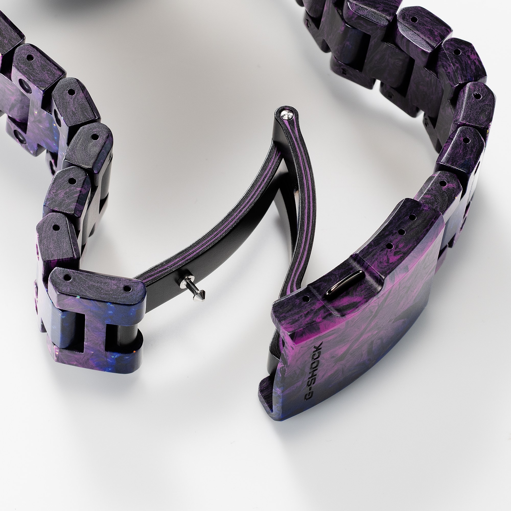 Detailaufnahme der Faltschließe der lilanen DW-5000C Armbanduhr