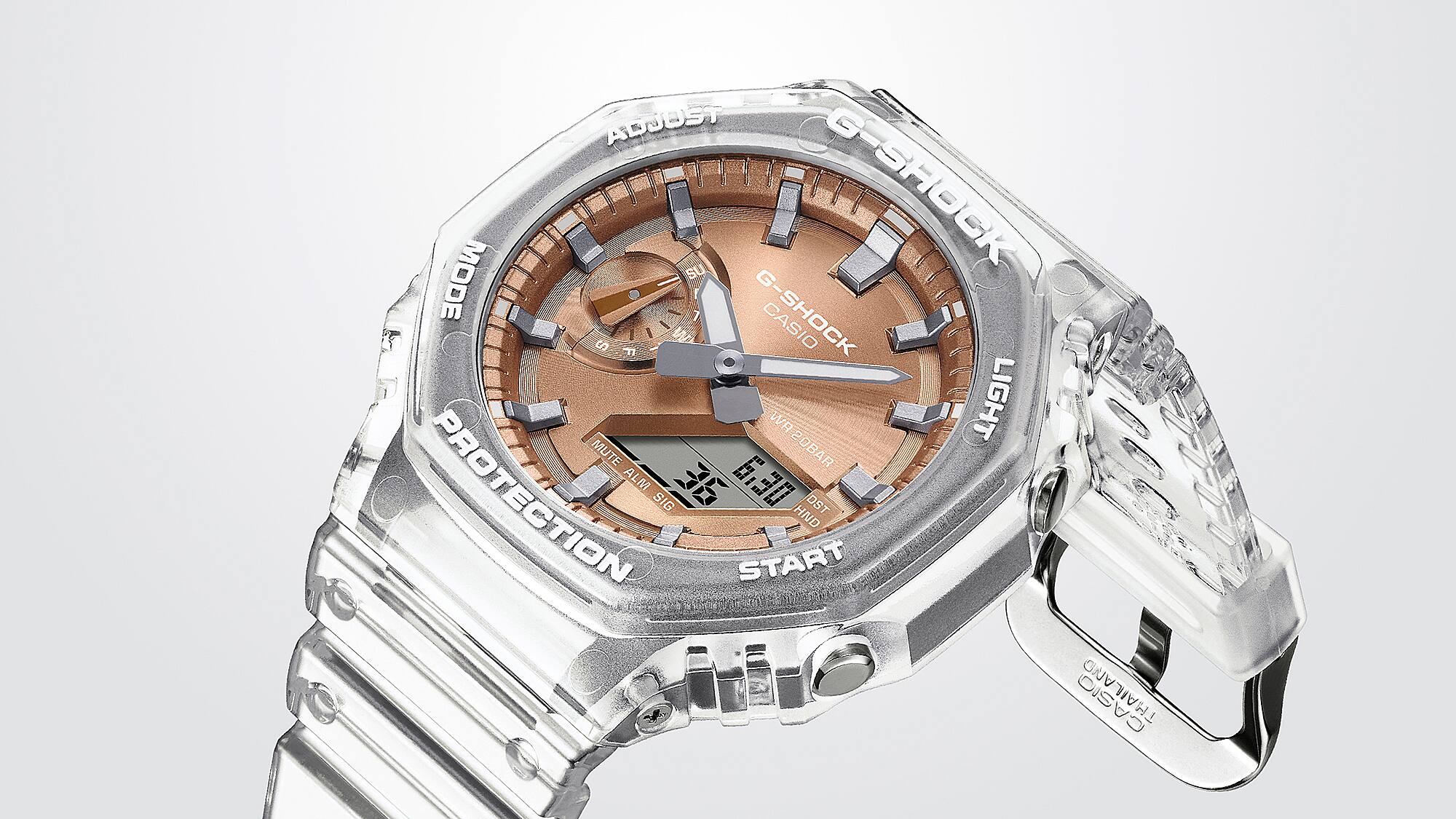 Die GA-2100BM-7A5ER mit Zifferblatt in Roségold und transparentem Resinarmband.