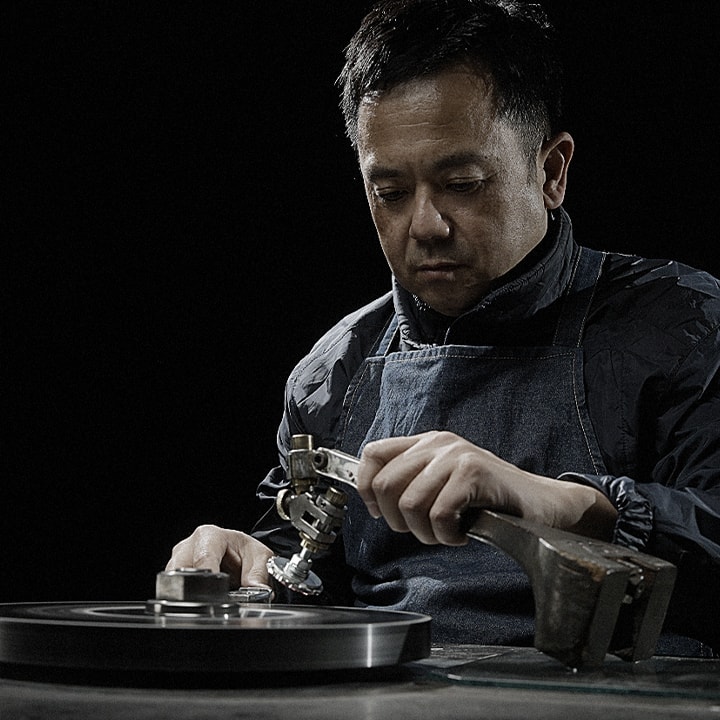Komatsu Kazuhito bei der Arbeit