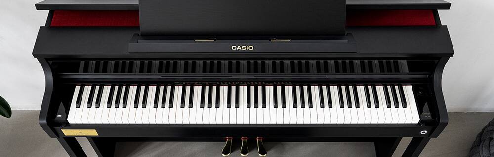Das AP-750 Digitalpiano in schwarz mit passendem Hocker. Das Bild verlinkt zur Produktseite.