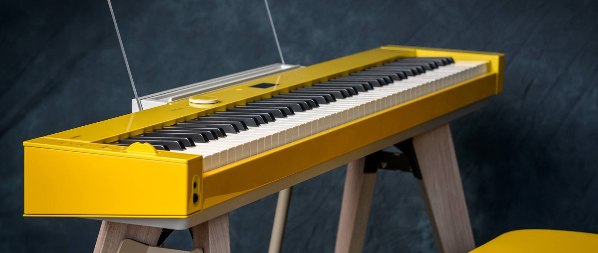 Das senfgelbe Privia PX-S7000 Keyboard.