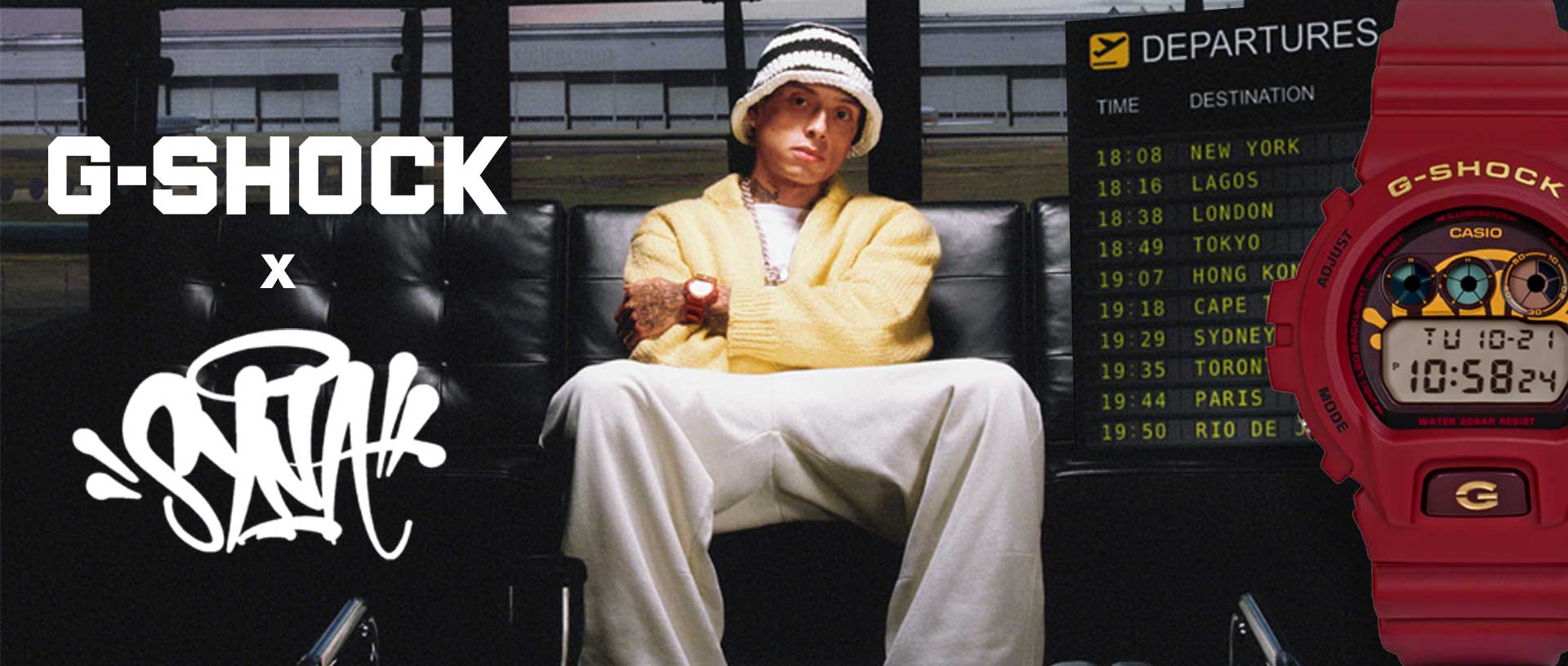 Der Rapper Central Cee sitzt mit verschränkten Armen an einem Flughafengate. Vor ihm ist die weinrote Kollaborationsuhr DW-6900 mit digitalen Zifferblatt und runder massivem Gehäuse sowie einen Frontbutton zu sehen.