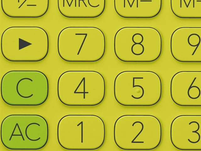 Der limettengrüne Tischrechner von CASIO mit gleichfarbigen Tasten in Nahaufnahme