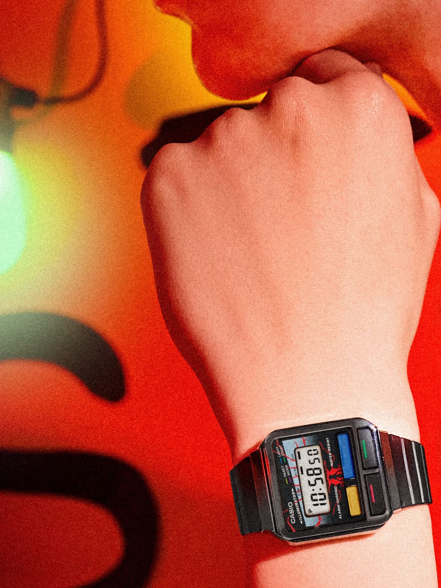 Die A120WEST-1AER Armbanduhr von Casio Vintage Collection in Zusammenarbeit mit Stranger Things am Handgelenk