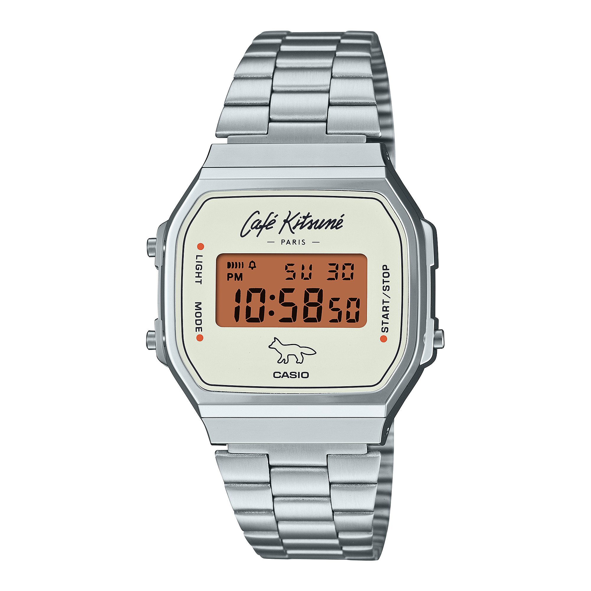 Eine Casio Vintage Uhr A168WECK-7A mit einem silberfarbenen Band und einer hellgelben/beigen Lünette. Die digitale Zeitanzeige hat eine orange Hintergrundbeleuchtung