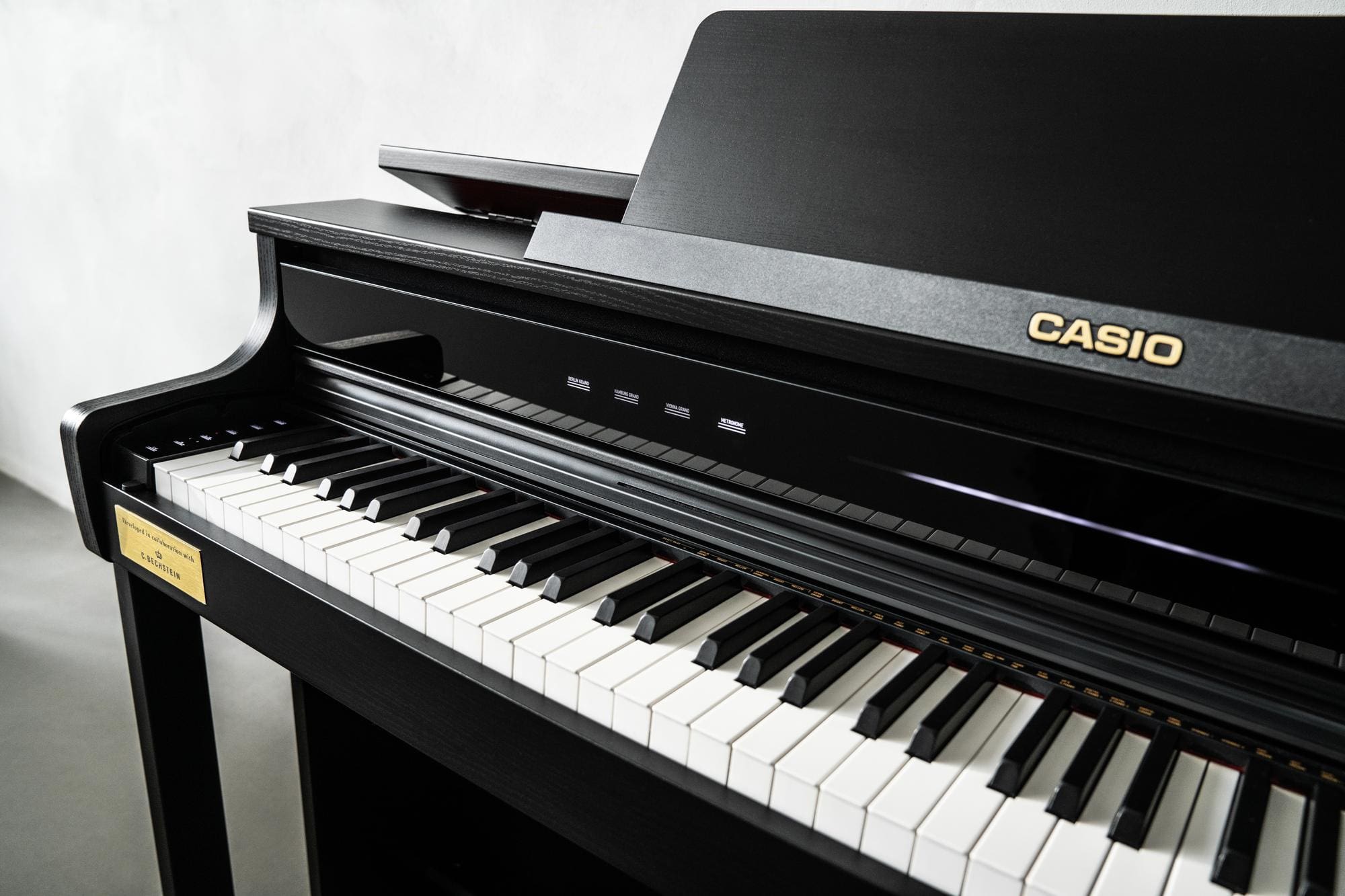 Schwarzes Celviano Digitalpiano