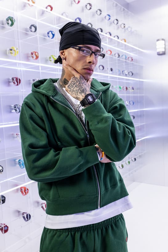 Central Cee posiert im G-Shock Tresor