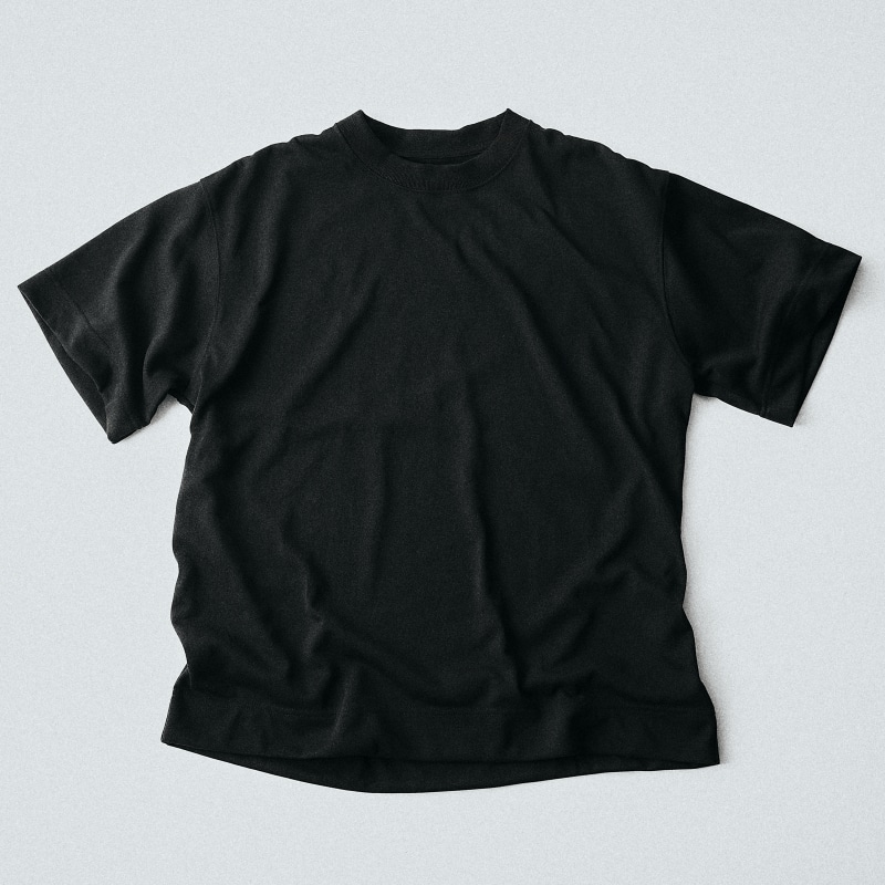 Ein schwarzes T-Shirt