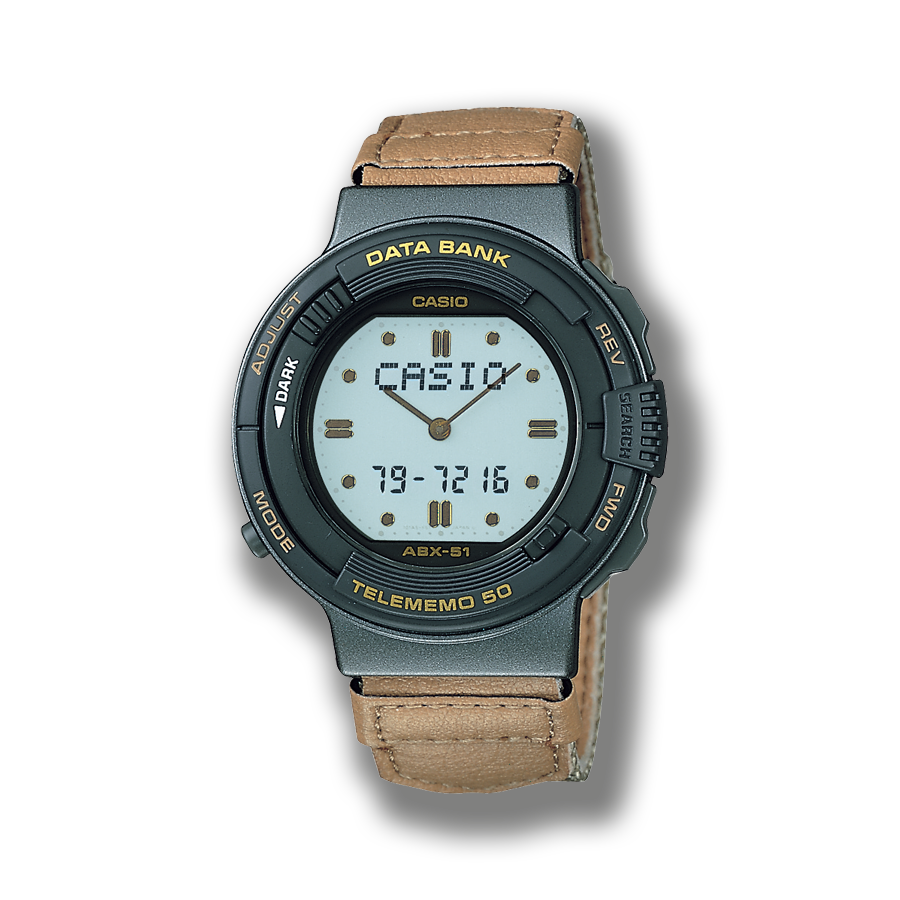 Die digitale Armbanduhr ABX-51 mit hellbraunem Lederarmband und runder Anzeige.