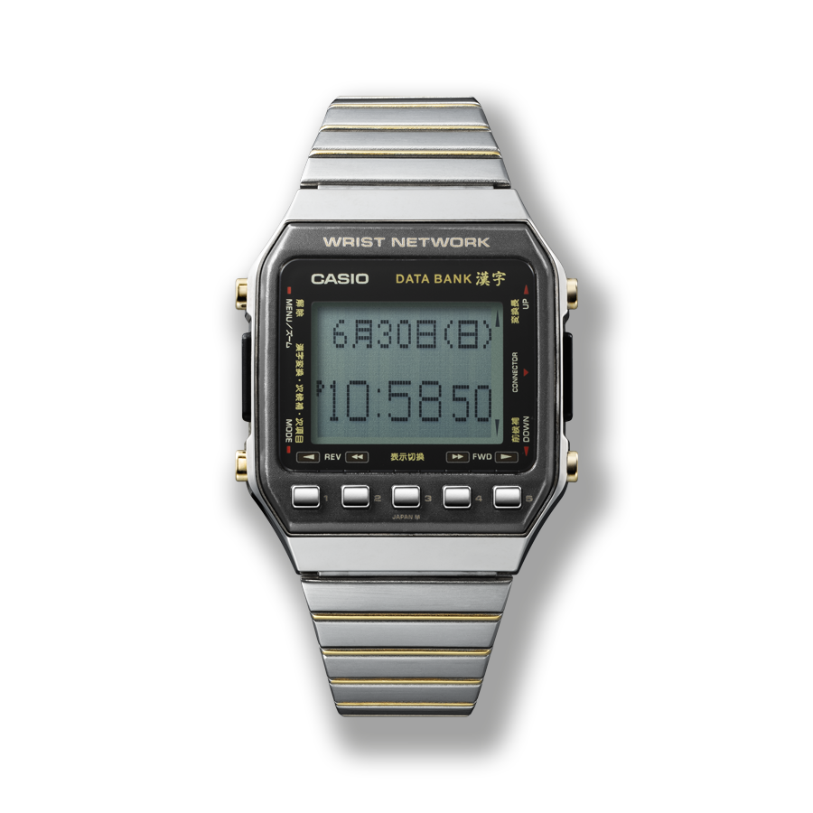 Die DKW-100 Armbanduhr in silber-grau mit quadratischem Gehäuse, digitaler Anzeige und 5 kleinen Frontbuttons unterhalb des Displays.