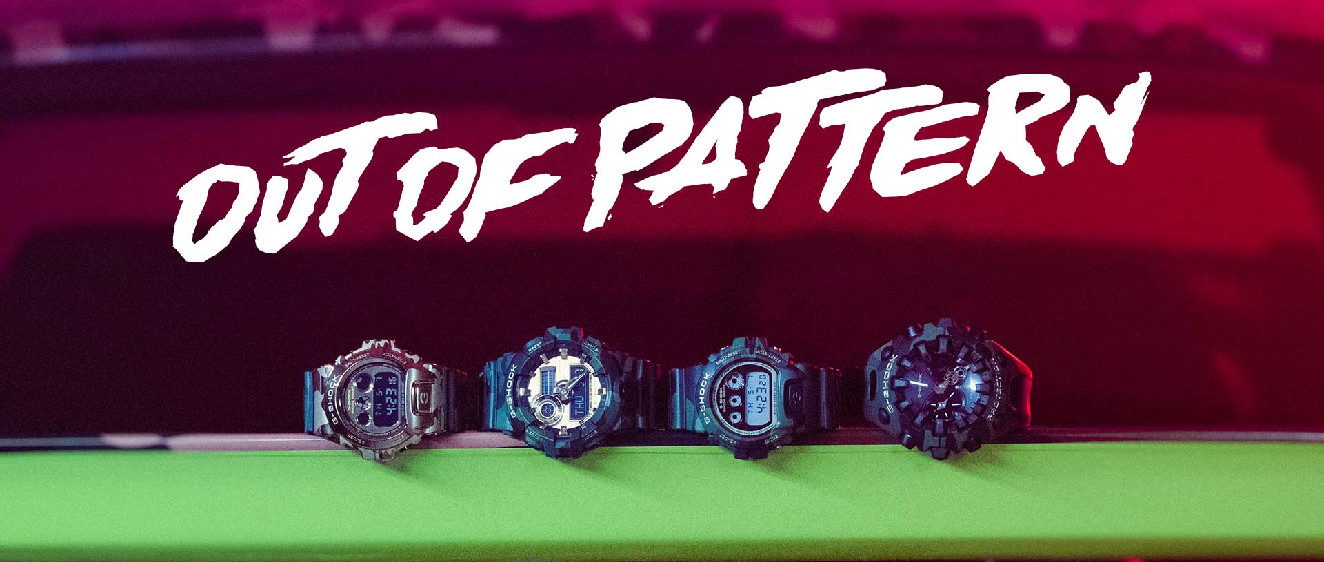 Vier Uhren von G-SHOCK aus der Camouflage-Serie mit Camouflage-Muster auf dem Armband und der Lünette. Darüber der Schriftzug "Out of pattern"; Link zur "out of pattern" Landingpage.