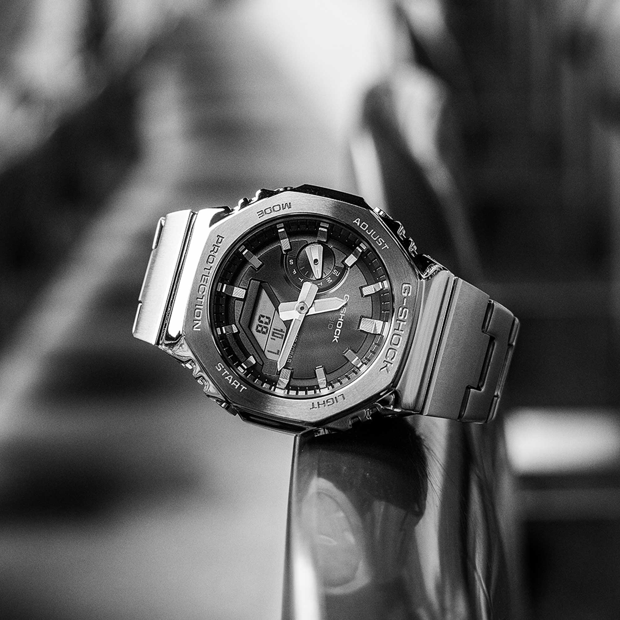 Nahaufnahme der silbernen GM-2110-8A.