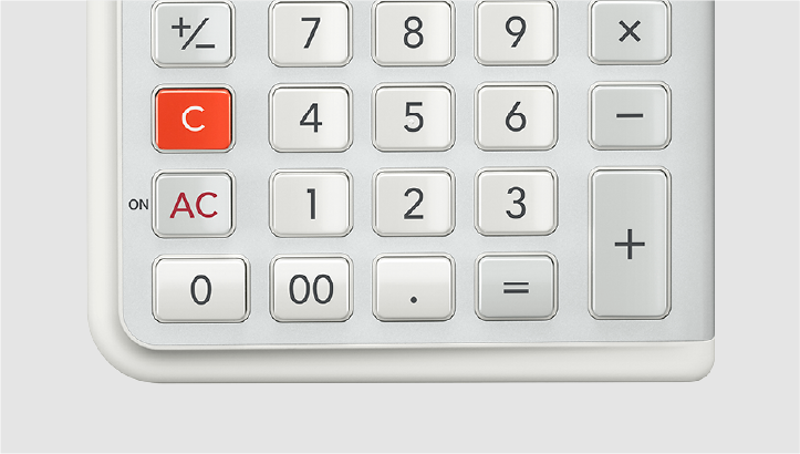 Primer plano de las teclas blancas de la calculadora ergonómica.
