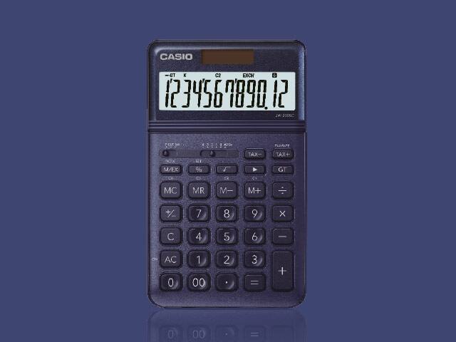 Calculadora de bolsillo azul oscuro SL-1000SC de CASIO sobre fondo azul oscuro