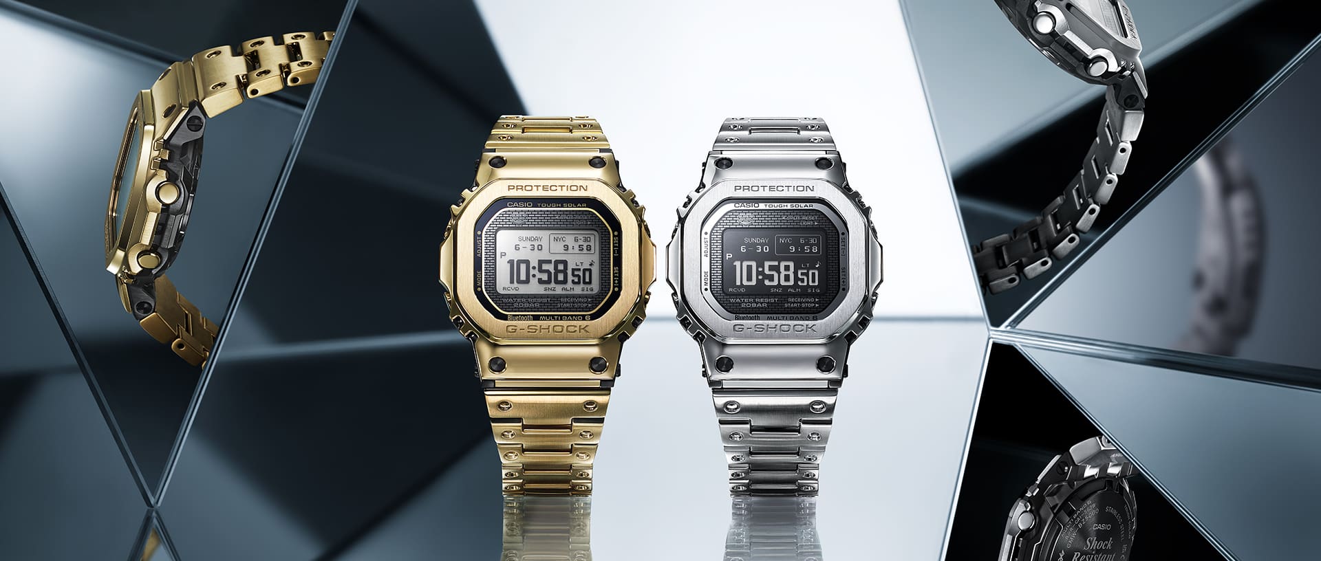 El G-SHOCK GMW-BZ5000D en plata y oro sobre fondo reflectante.