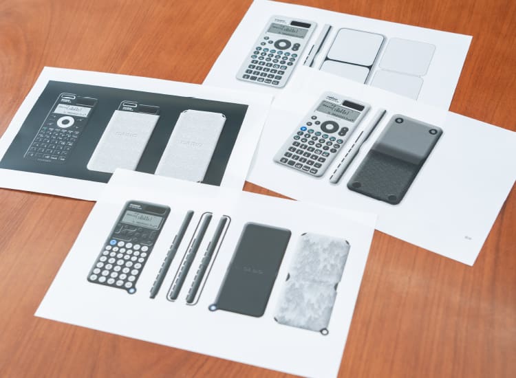 Diferentes diseños de calculadoras científicas en papel