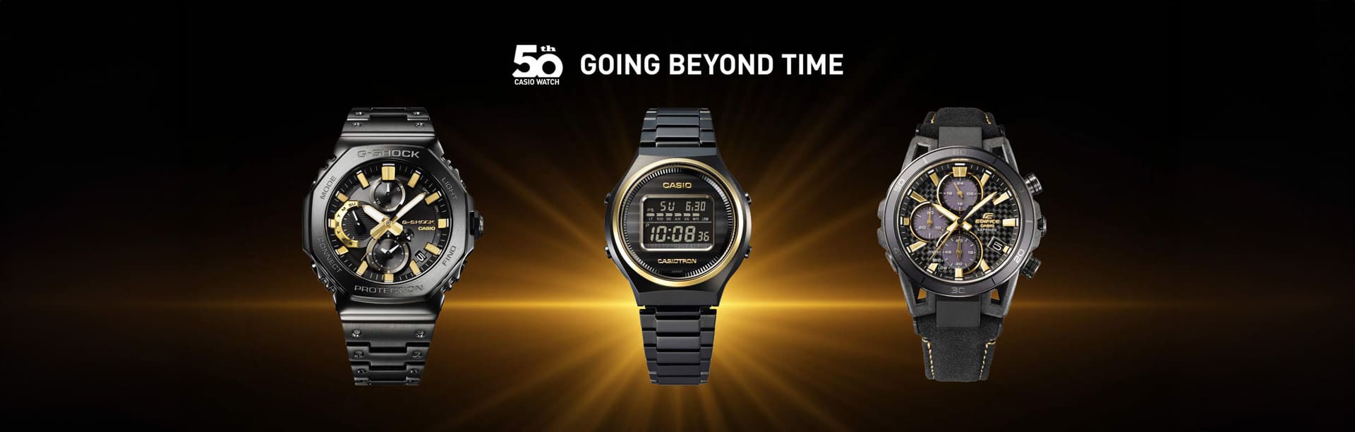 Tres modelos para celebrar el 50 aniversario del reloj CASIO: G-SHOCK, CASIOTRON y EDIFICE con correas negras y detalles dorados en la esfera.