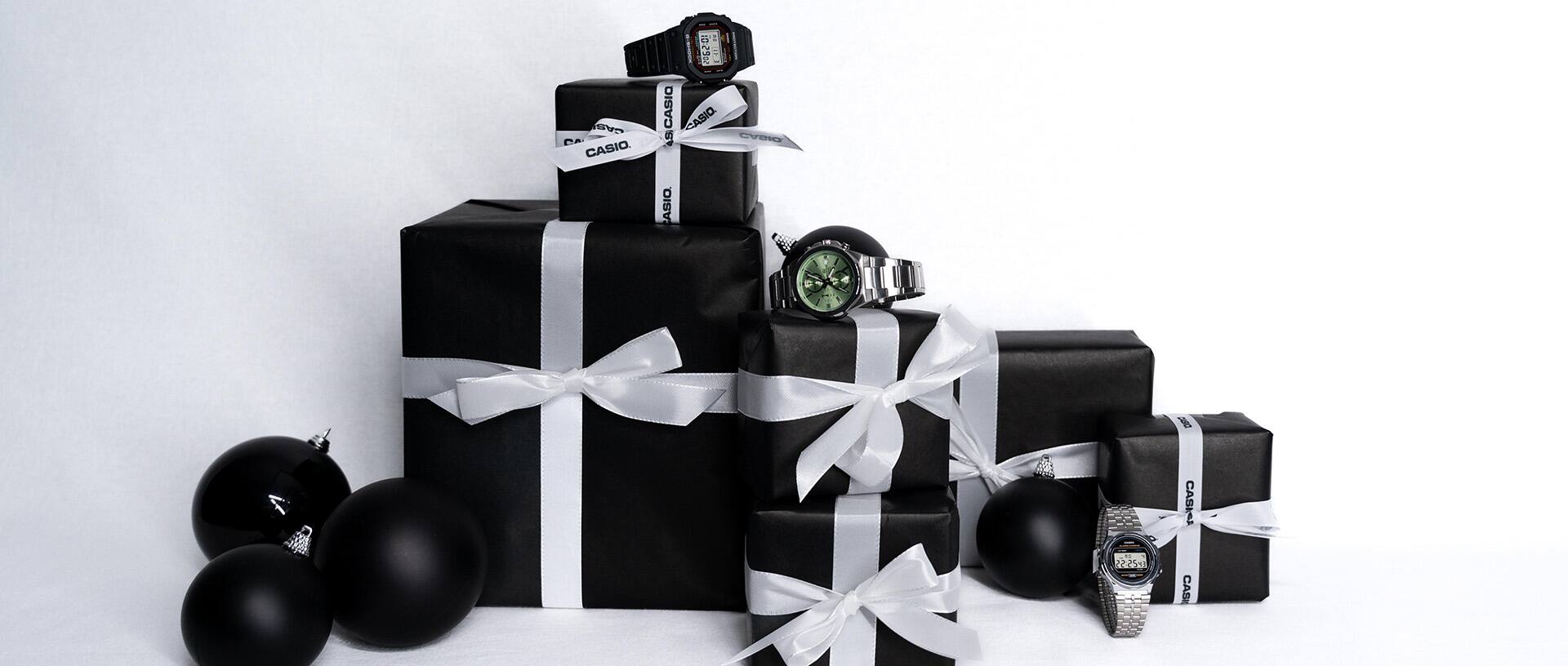 Relojes G-SHOCK, CASIO Vintage Collection y Casio Timeless collection en regalos cerca de algunas chucherías navideñas