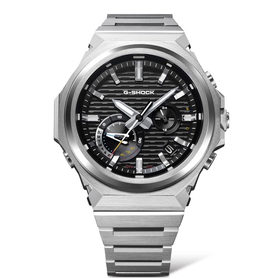 El GST-B1000D-1A con correa plateada y esfera negra.