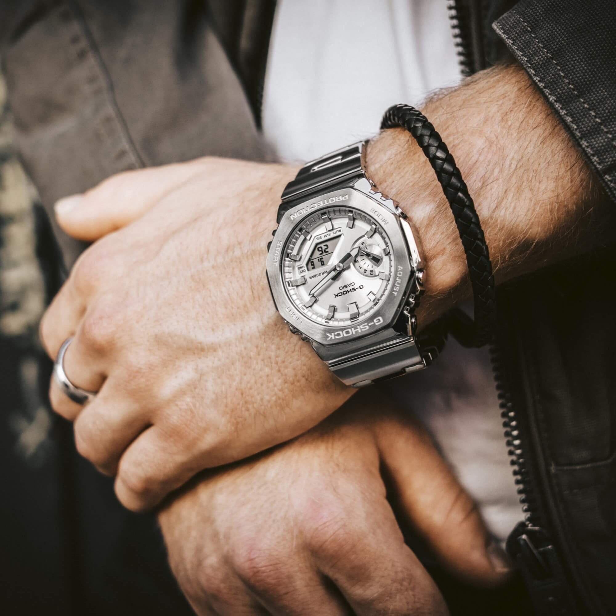 G-SHOCK GM-2110D-7AER Metal wristwatch with silver digital-analogue bezel