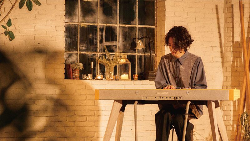 To the Privia Magazine Voices page of Hayato Sumino Hayato Sumino sits and plays the Privia PX-S7000HM.