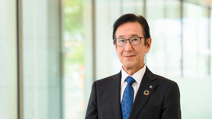 Portrait de l'actuel président de CASIO, lien externe vers le message
