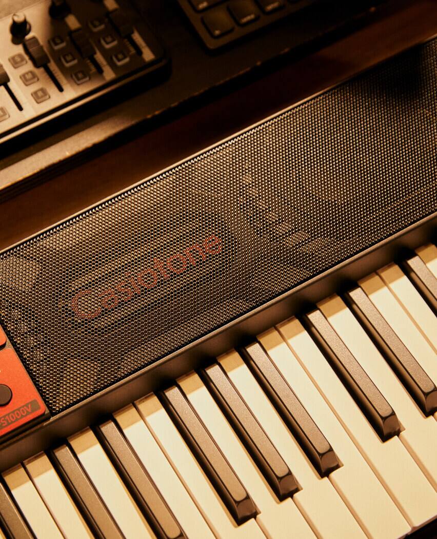 Gros plan sur les haut-parleurs du CTS1000V