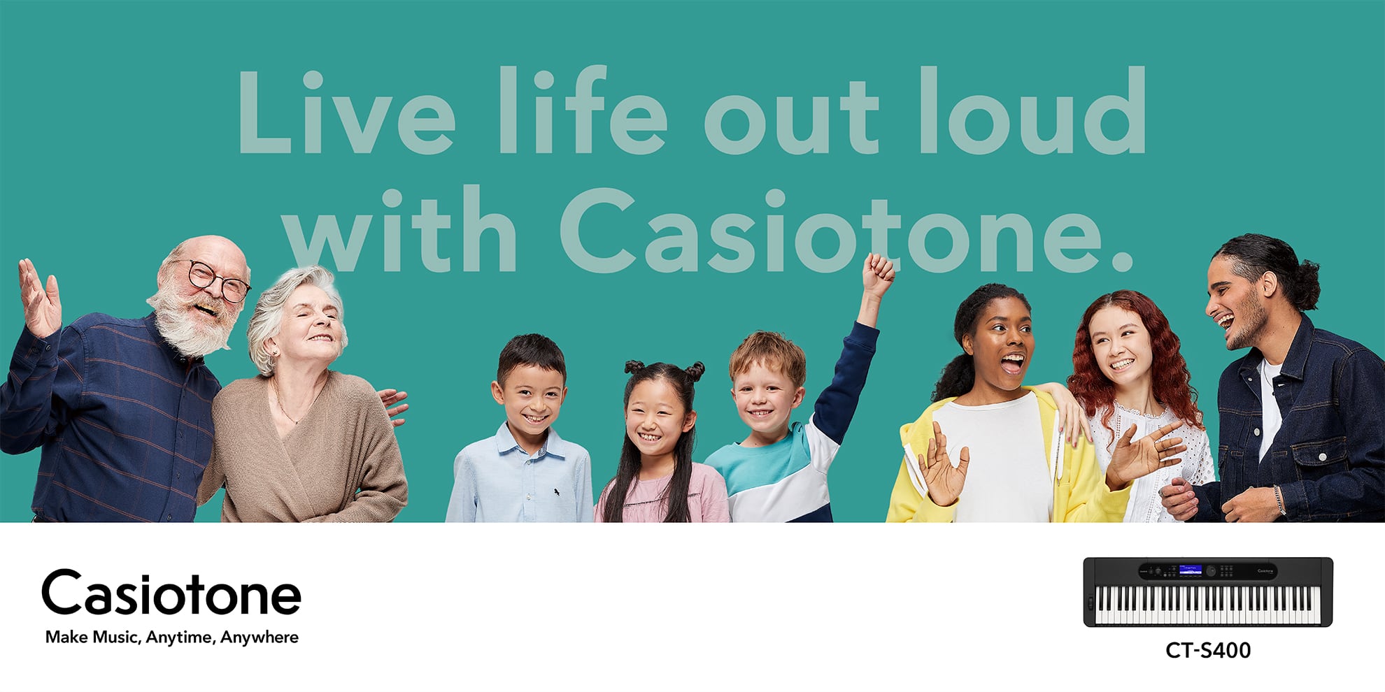 Des personnes d'âges et de couleurs de peau différents regardent la caméra de bonne humeur. La photo est accompagnée d'un texte : « Vivez la vie à fond avec Casiotone. Casiotone Make Music, Anytime, Anywhere CT-S400 »