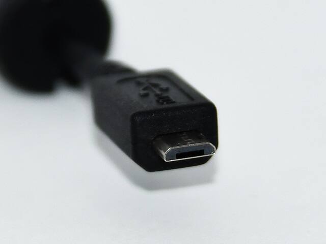 Gros plan sur un câble USB 2.0