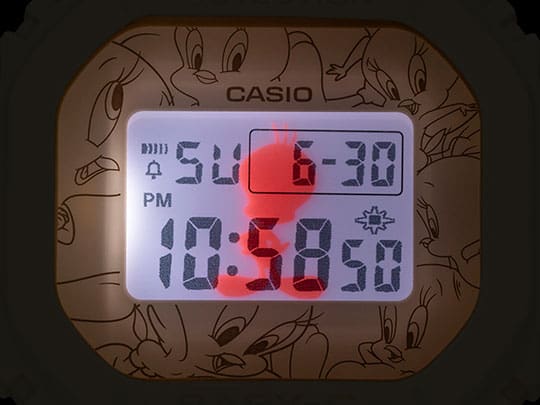 Écran éclairé de la BGD-565TW-5, avec le contour rouge de Tweety en arrière-plan.