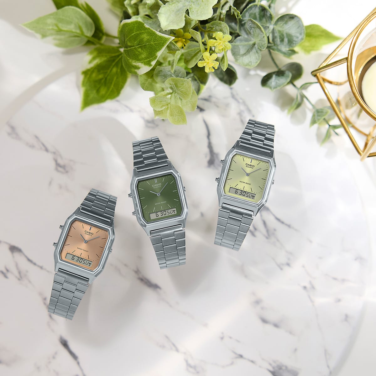 Les trois versions de cadran de la montre AQ-230 : rose, vert foncé et vert clair