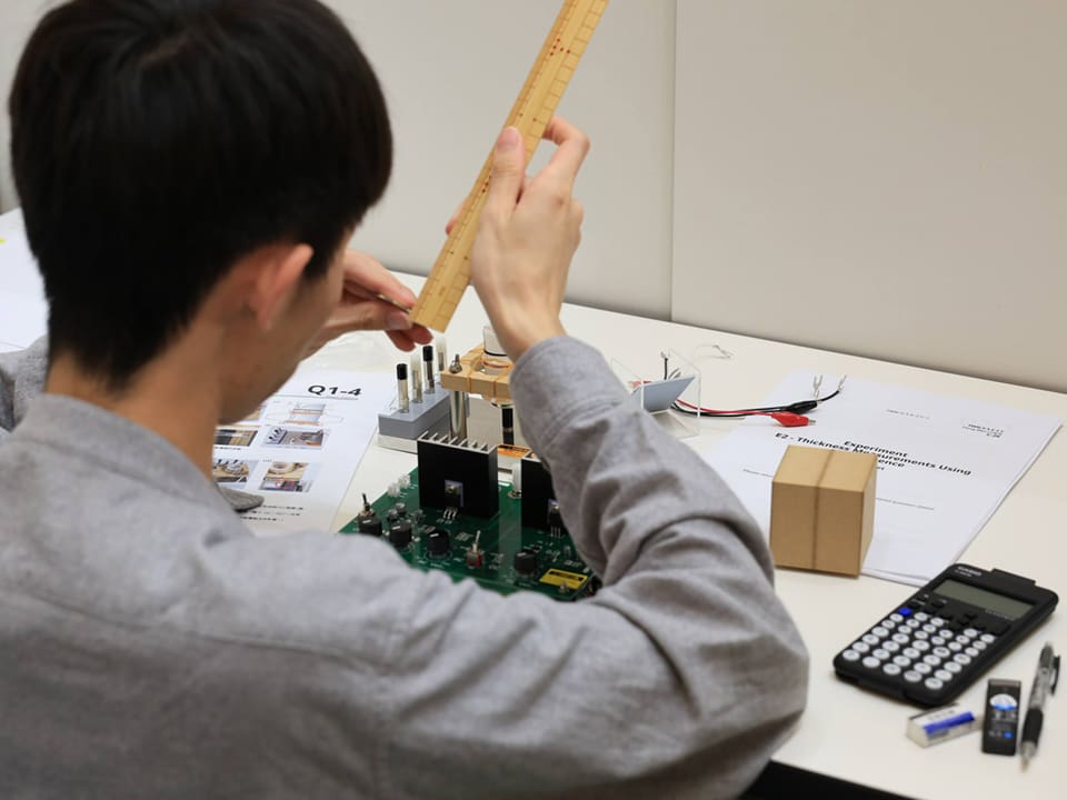 Support the participants who challenge difficult questions with a scientific calculator!