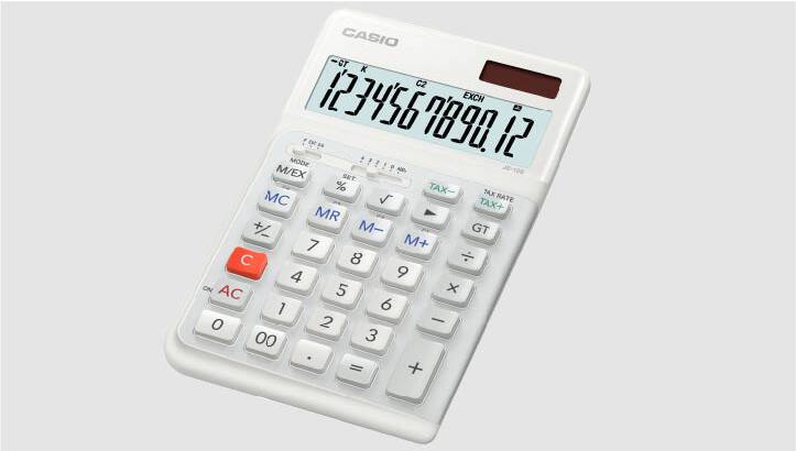 La calcolatrice da tavolo ergonomica bianca di Casio con tasti grandi, display digitale e piccolo pannello solare sulla parte superiore.