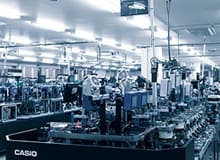 Vista dei capannoni di produzione di Yamagata con molte macchine una accanto all'altra