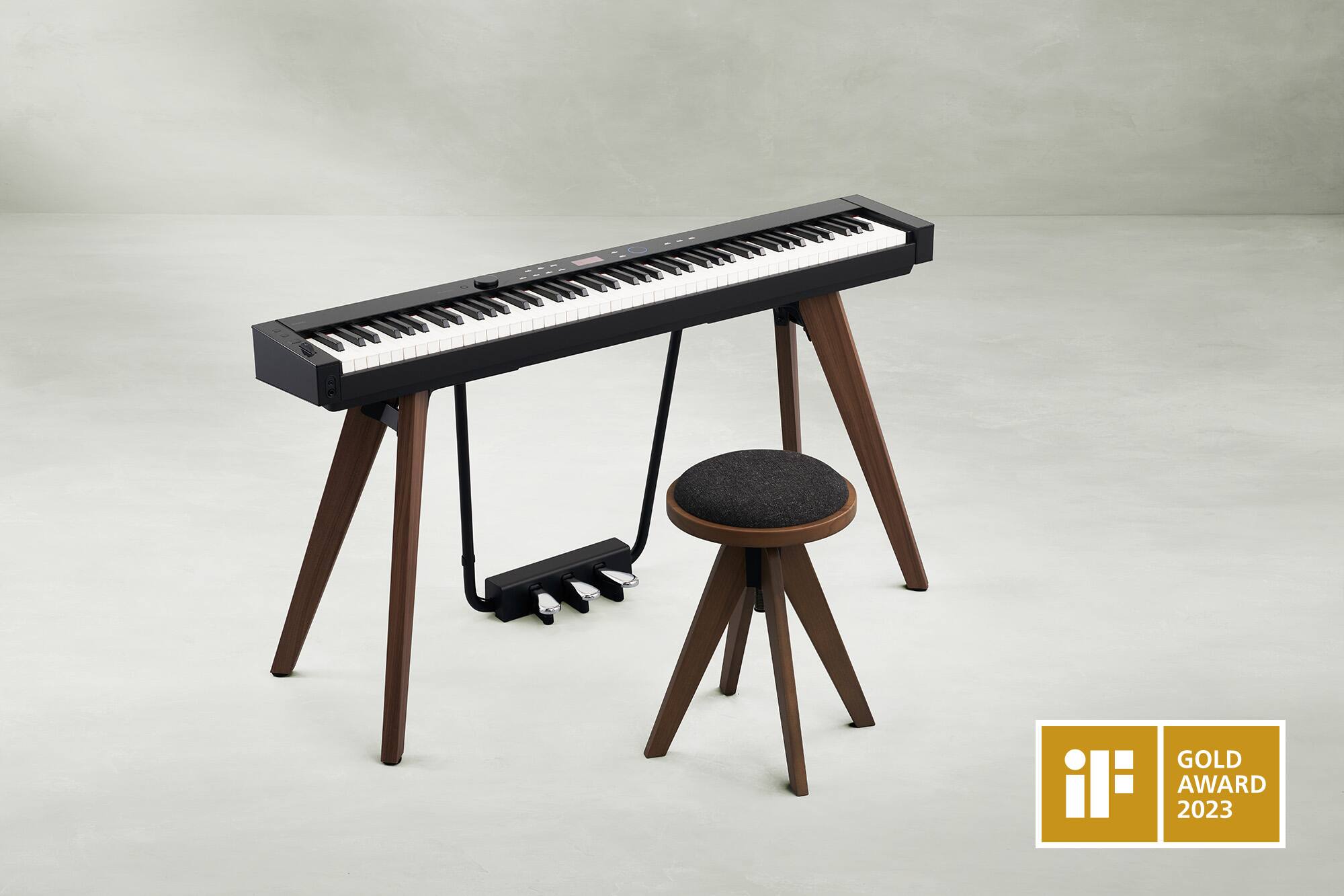 Il Privia PX-S7000BK. Nell'angolo destro dell'immagine è presente il logo dell'iF Design Award 2023 Gold.