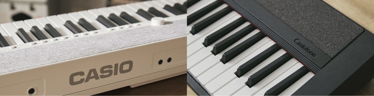 A sinistra: primo piano del retro del pianoforte digitale bianco Casio CT-S1-76 con prese di collegamento. A destra: primo piano dei tasti sul lato destro del pianoforte digitale nero CT-S1-76
