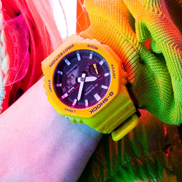 G-SHOCK GA-B2100 in giallo al polso