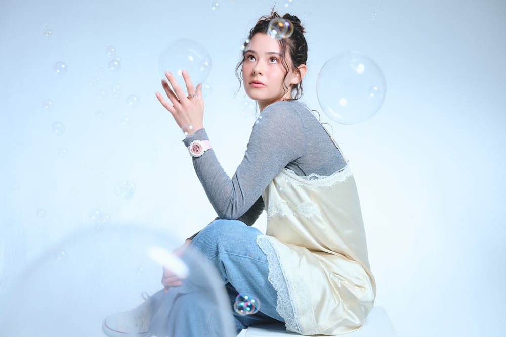 BA-110PD-4A 座っている女性の上半身の着用写真