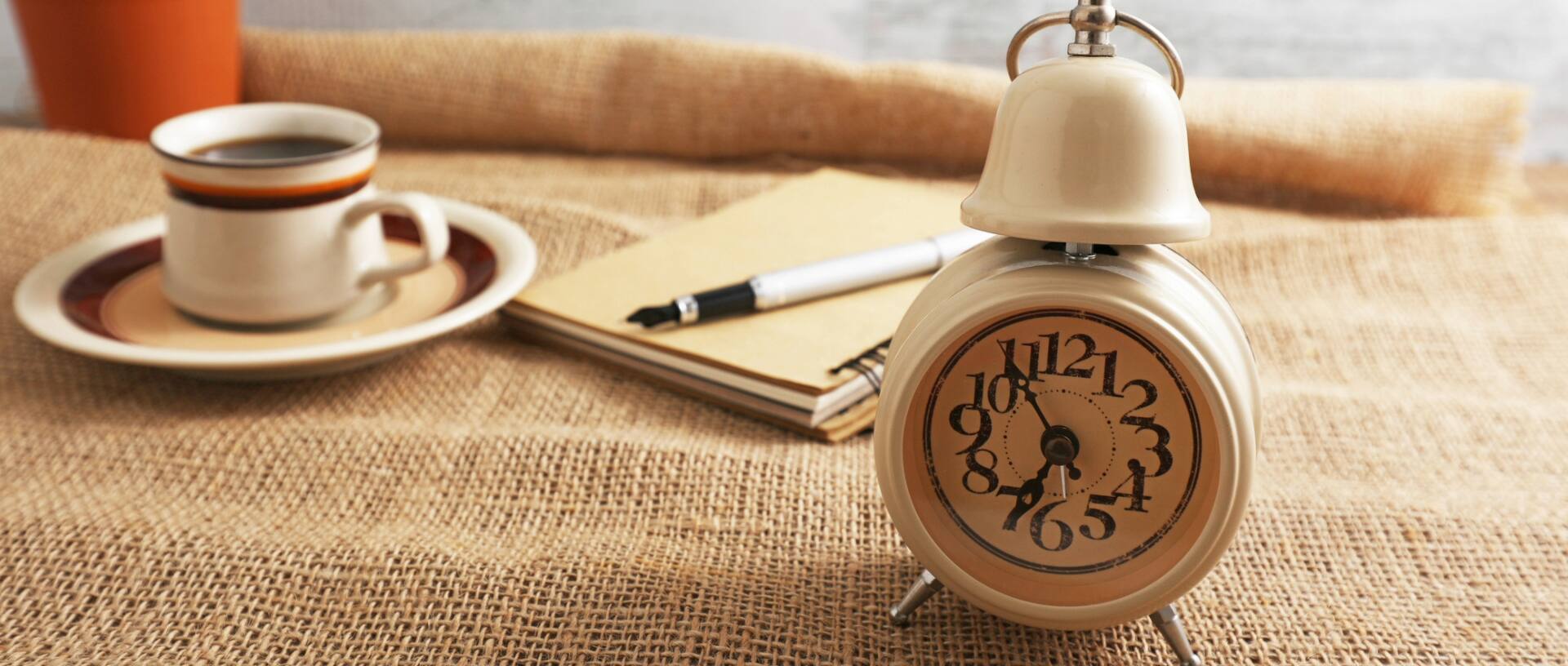 レトロ置き時計徹底ガイド：カシオの厳選9選 | CASIO