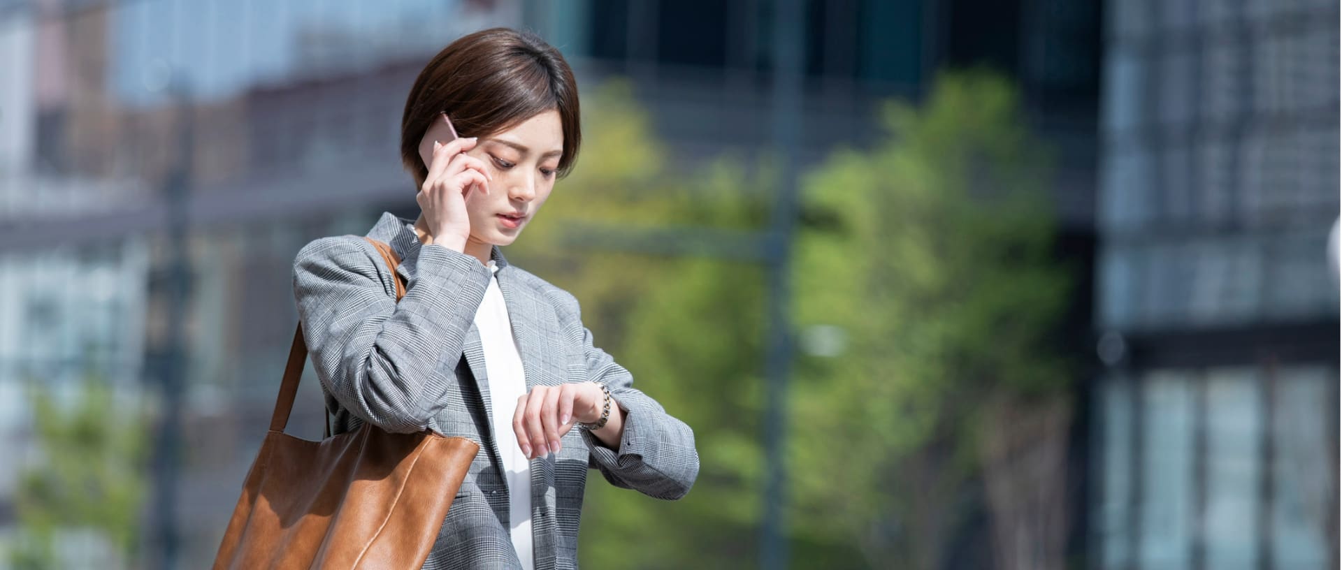 社会人はマナーとして時計を持つべきか？