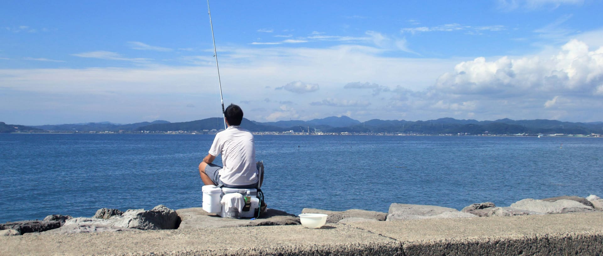 水遊びや釣り、水まきなど水に濡れる心配がある時は「5気圧防水」腕時計