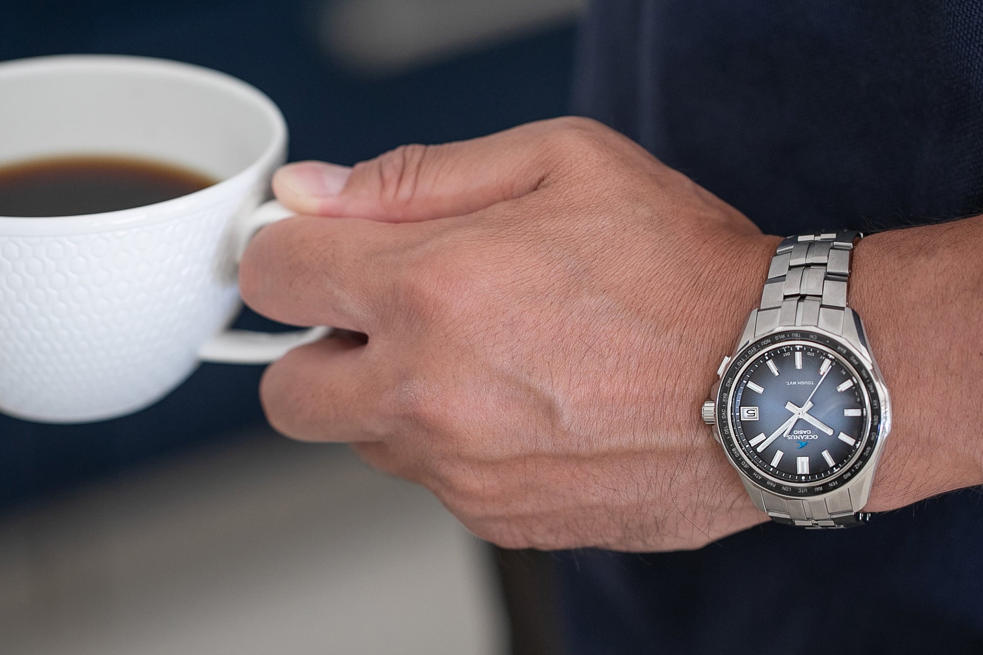 左手に時計アップ