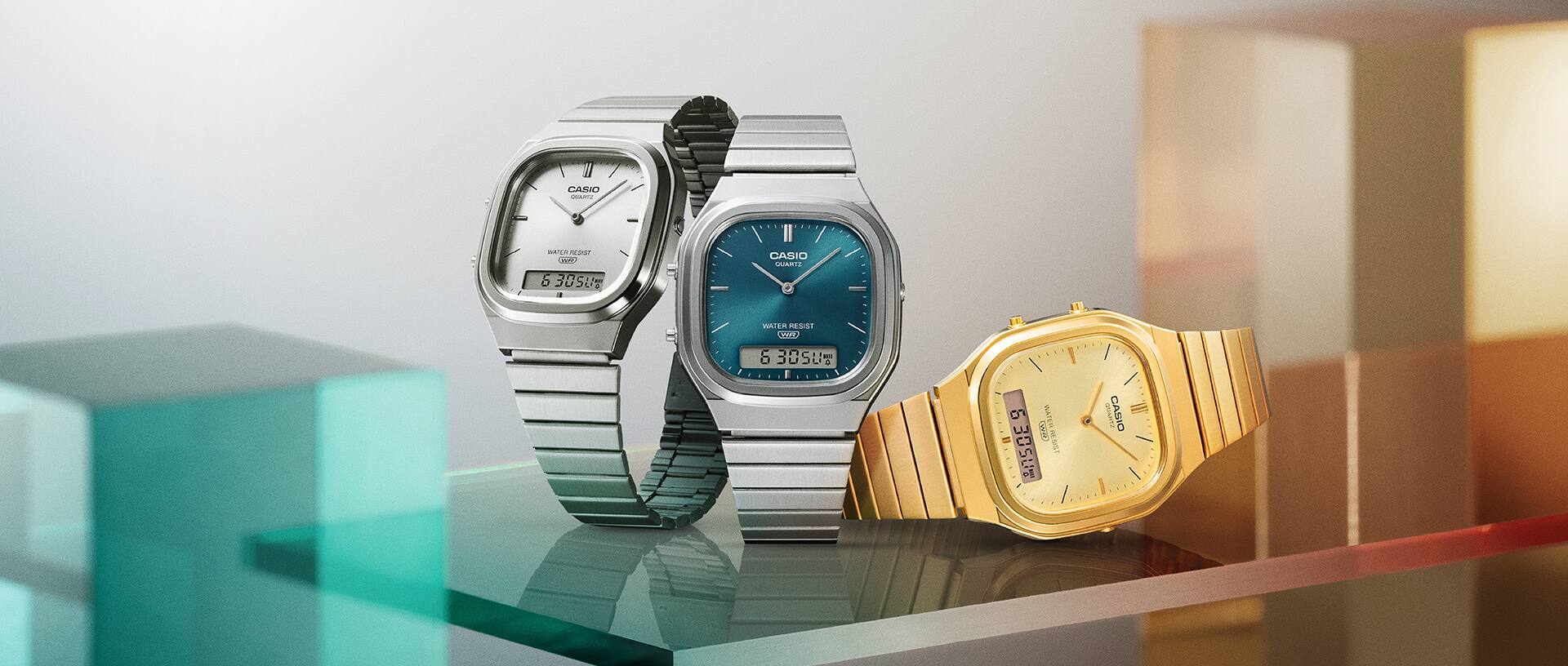 Imagen del reloj modelo AQ-240 en plateado, azul y dorado