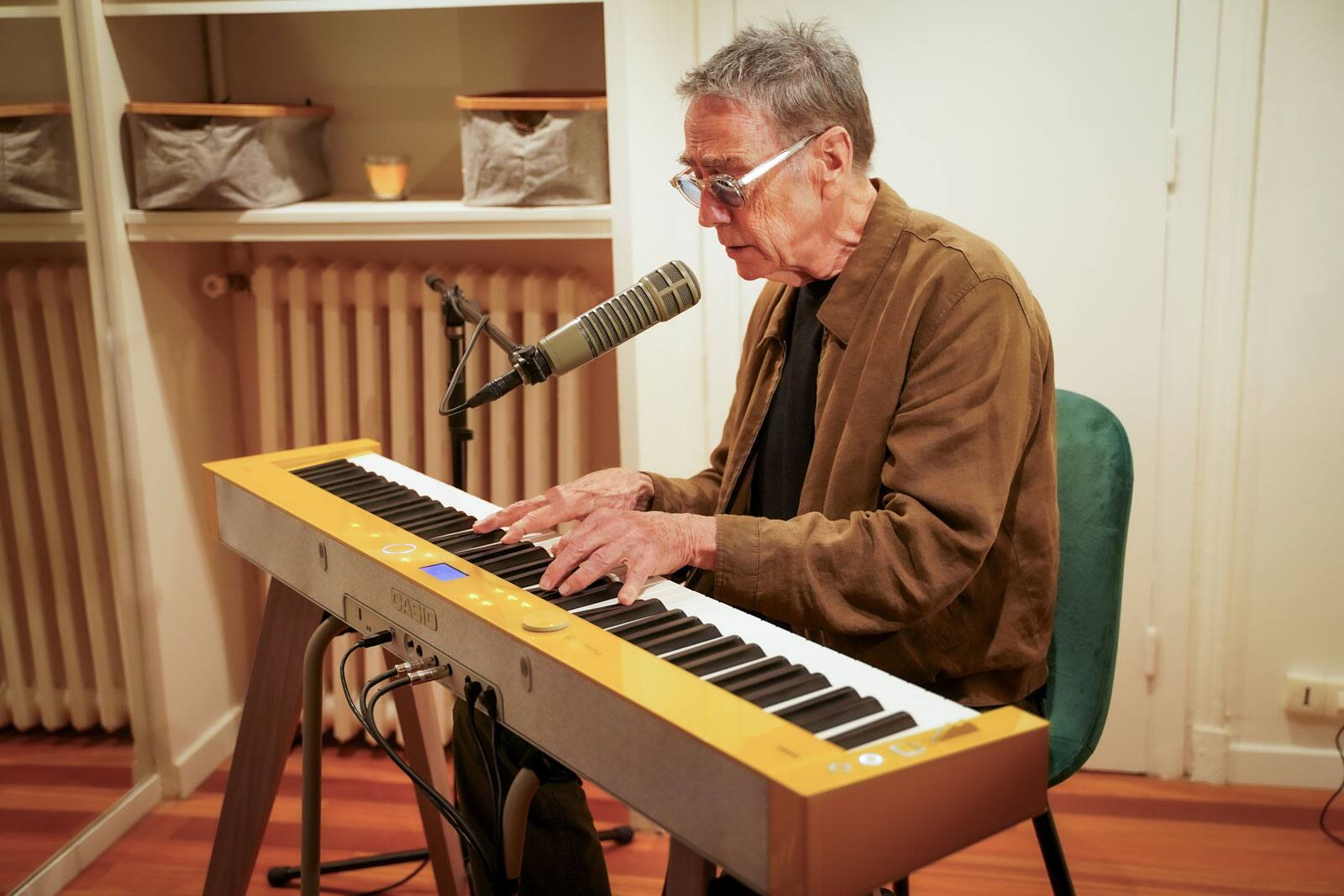 Alain is playing Privia