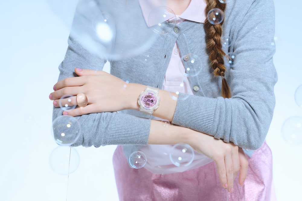 Bust-up photo of a girl crossing her arms with the BA-110PS-7A on her wrist.