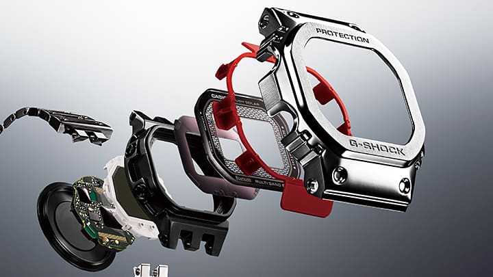 Losse onderdelen van een horloge voor elkaar geplaatst