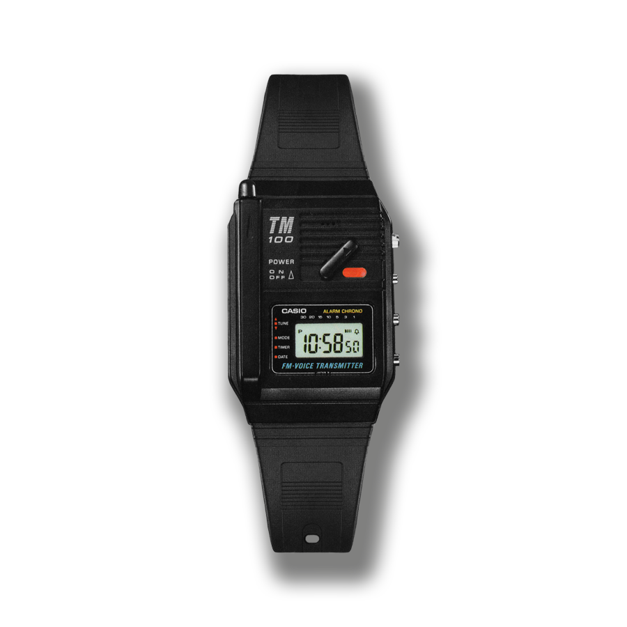 De zwarte TM-100 digitale horloge met kleine tijdsaanduiding rechtsonder in de kast.