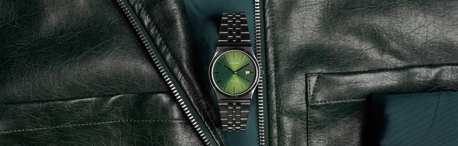 Het Casio Timeless Collection-polshorloge MTP-B145D-3AV met groene wijzerplaat. De afbeelding linkt naar de productpagina.