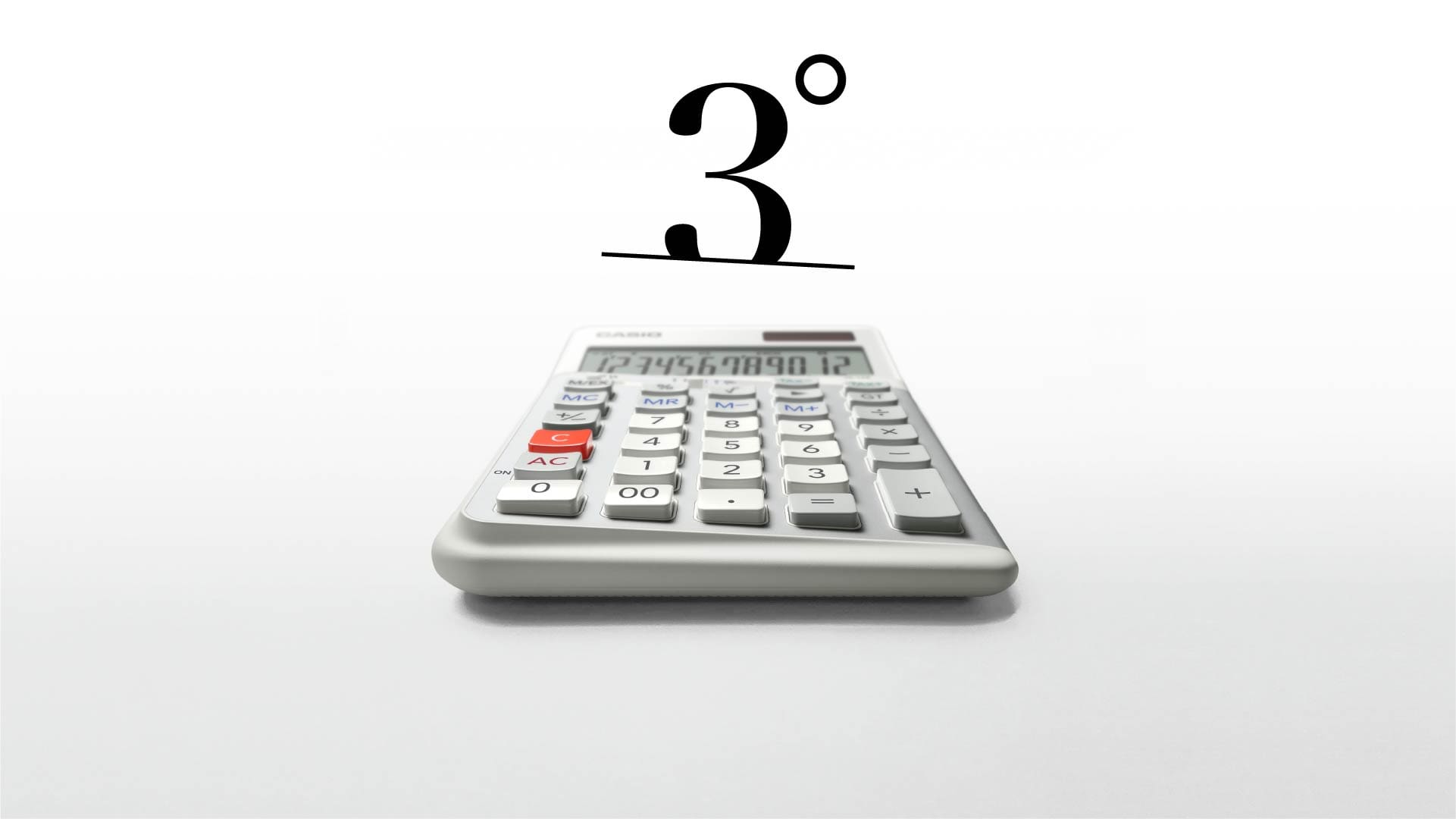 A calculadora de secretária ergonómica da CASIO com um pequeno visor digital e teclas ligeiramente inclinadas em branco e cinzento sobre um fundo branco